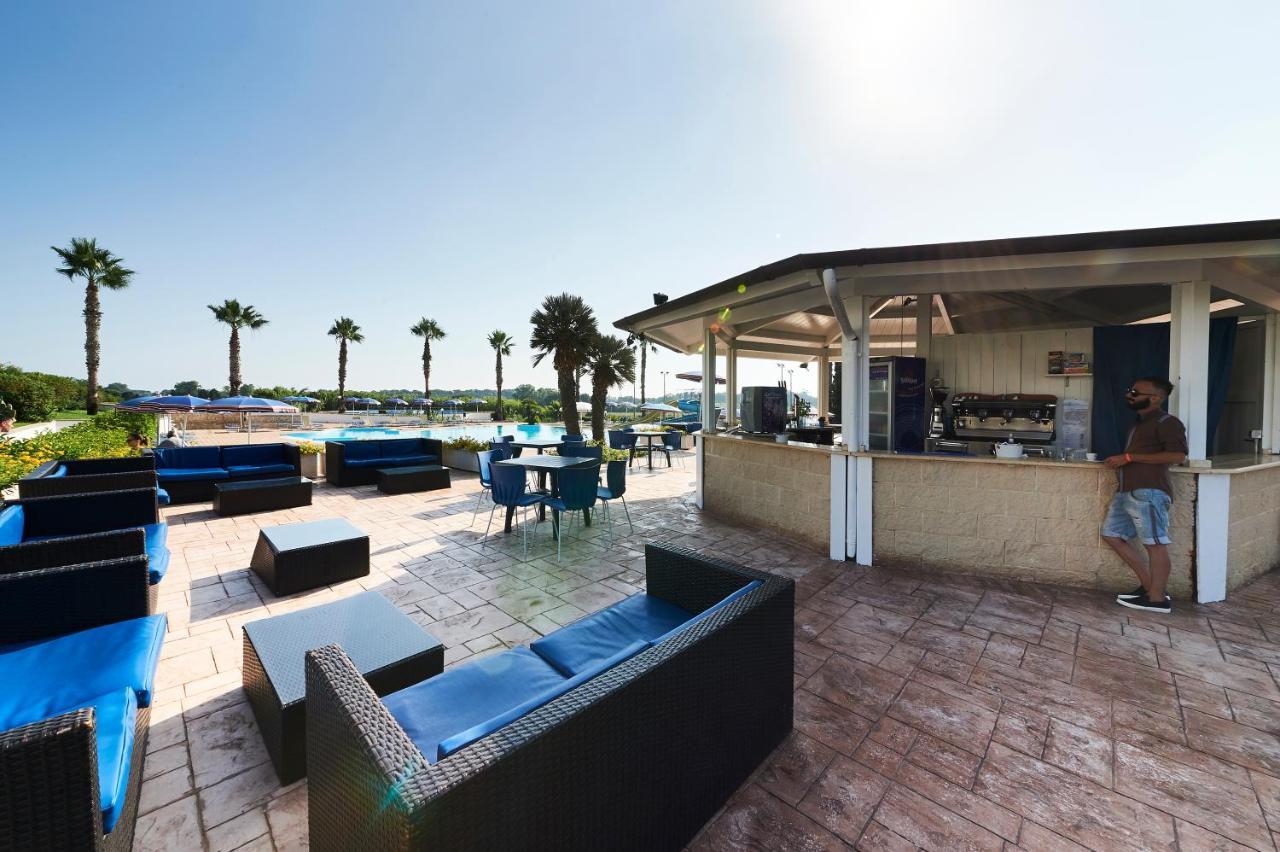 Alba Azzurra - Cdshotels Torre dell'Orso Bagian luar foto