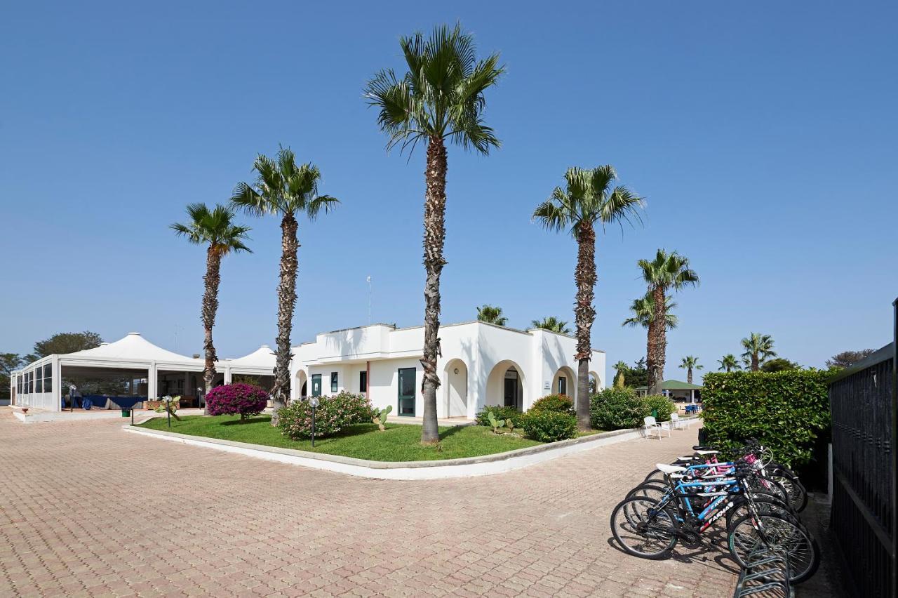 Alba Azzurra - Cdshotels Torre dell'Orso Bagian luar foto